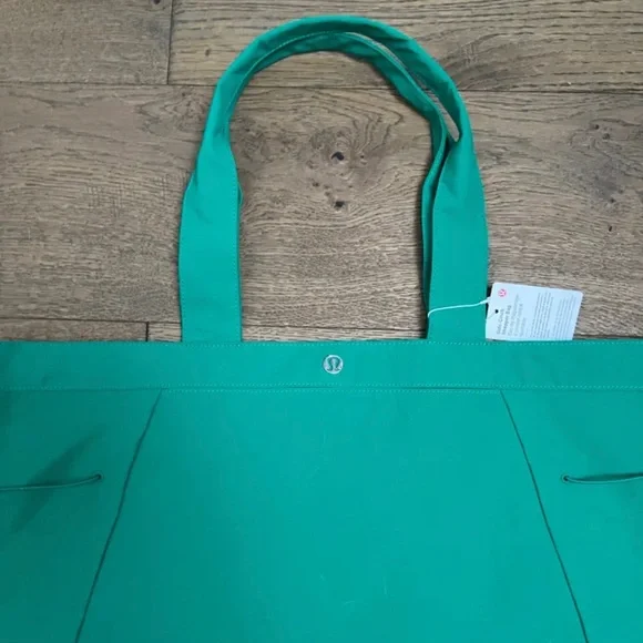 Lululemon Side-Cinch Shopper Bag 18L, Emerald Ice - NWT - Picture 2 of 9